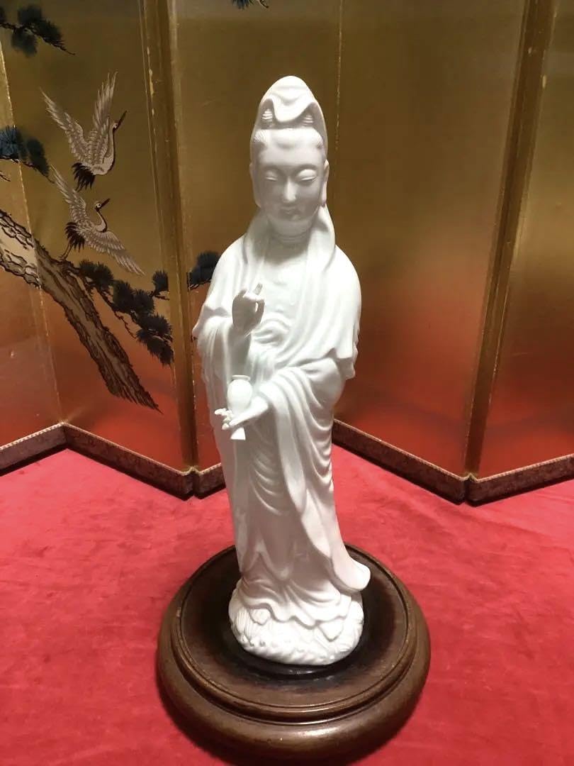 鍋島焼き　白磁慈母観音像 鍋島大五作　　　　　共箱付き 鍋島焼き 白磁慈母観音像 鍋島大五作 共箱付き 福岡大五